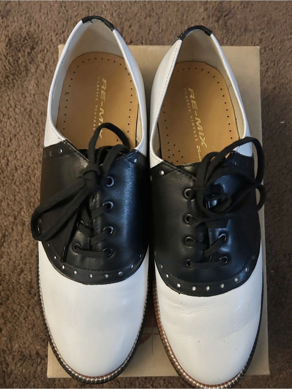 RE-MIX Women's Two-Tone Black and White Oxford Flats